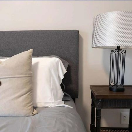 Casa St Clair - Suite -Style Suite W Lrg Patio โตรอนโต ภายนอก รูปภาพ