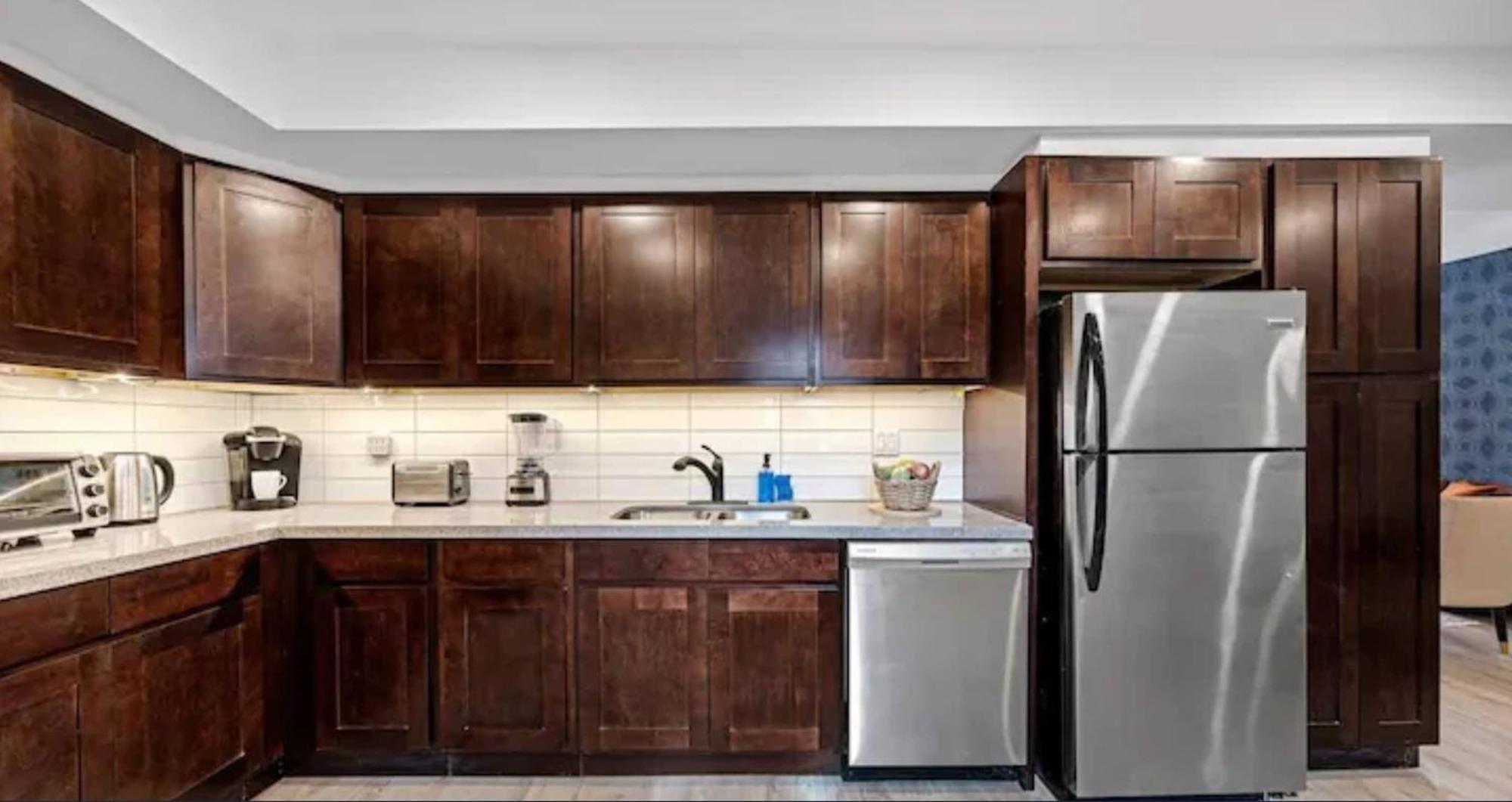 Casa St Clair - Suite -Style Suite W Lrg Patio โตรอนโต ภายนอก รูปภาพ