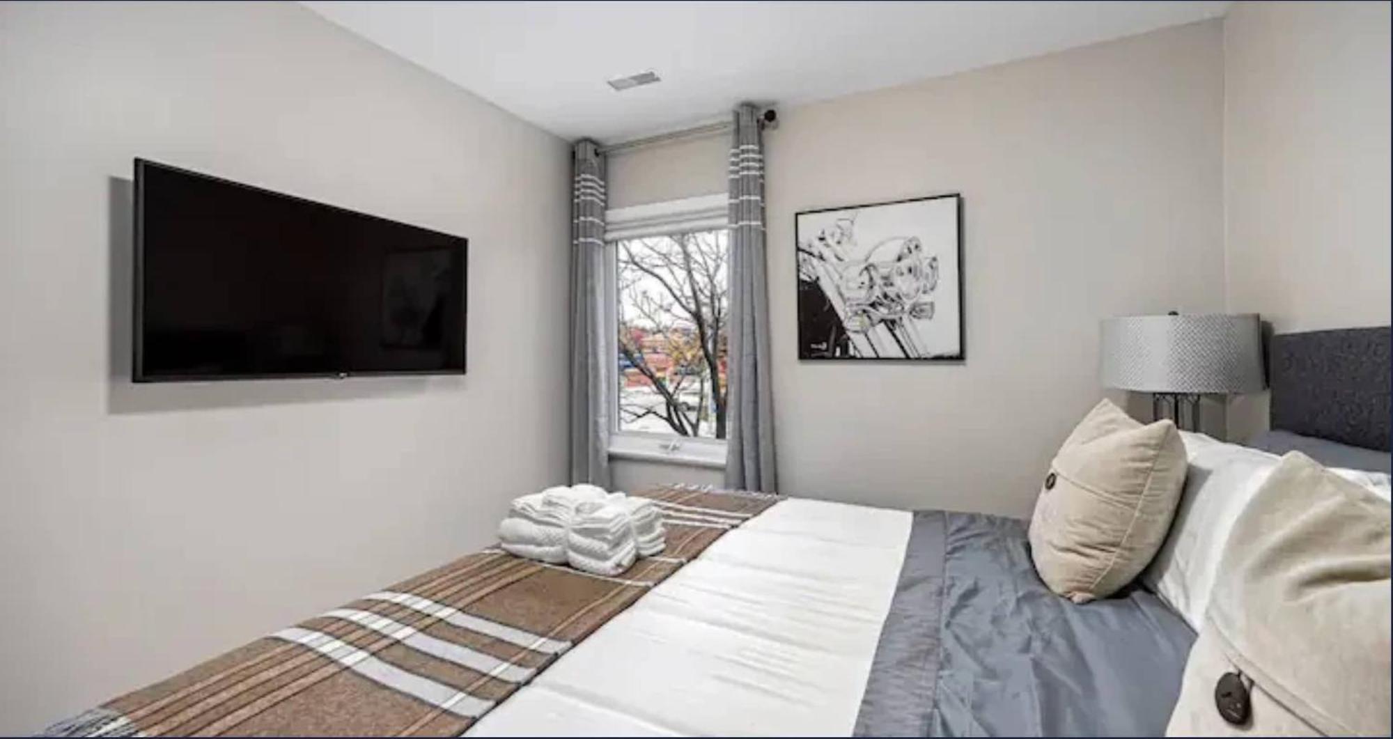 Casa St Clair - Suite -Style Suite W Lrg Patio โตรอนโต ภายนอก รูปภาพ
