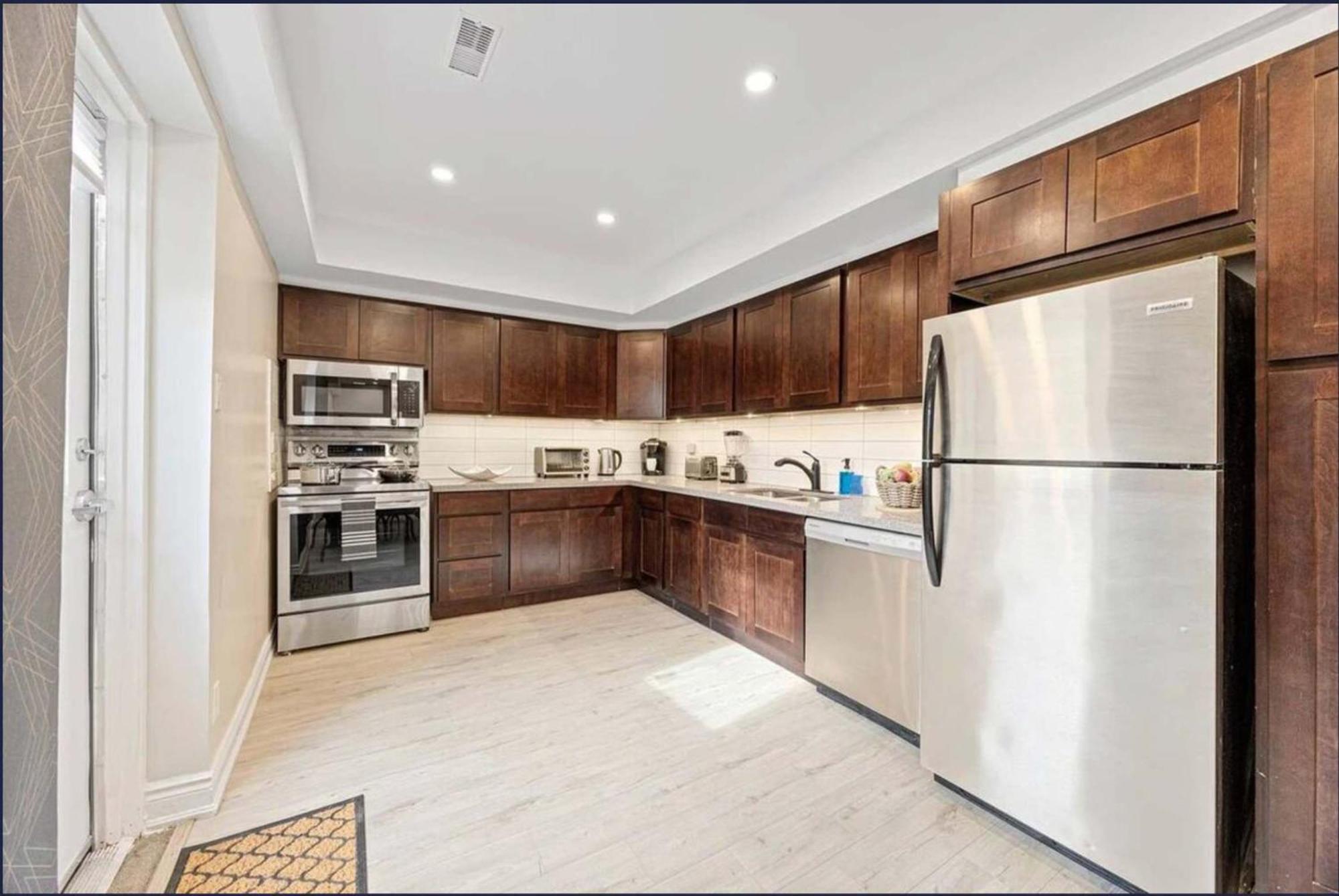 Casa St Clair - Suite -Style Suite W Lrg Patio โตรอนโต ภายนอก รูปภาพ