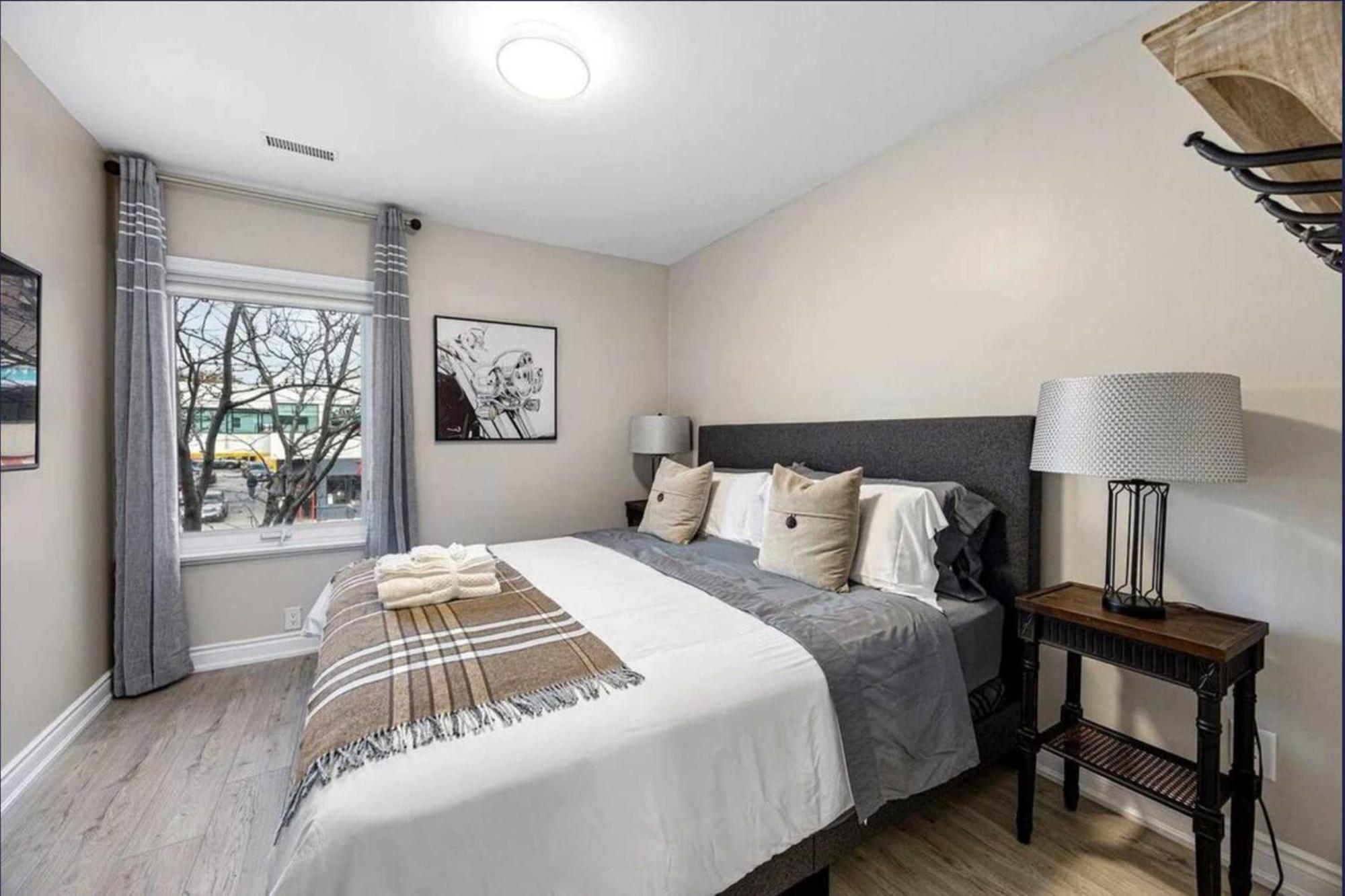Casa St Clair - Suite -Style Suite W Lrg Patio โตรอนโต ภายนอก รูปภาพ